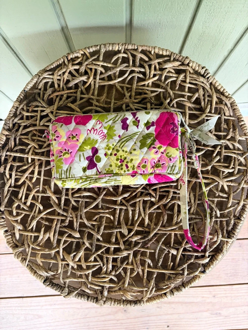 NWOT Vera Bradley Make Me Blush Zip Around Wristlet Wallet Retired